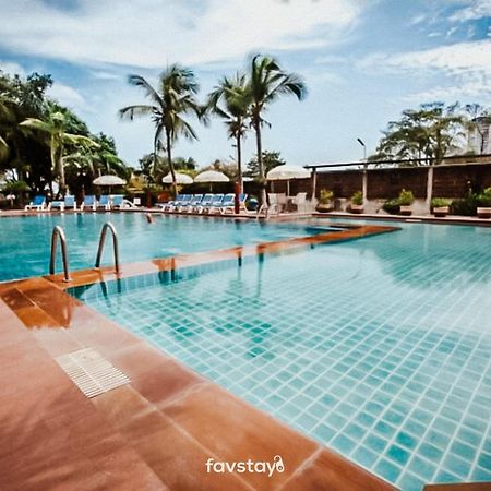 Twin Palms Suites And Residence Pattaya Luaran gambar