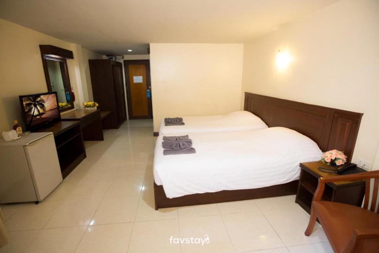Twin Palms Suites And Residence Pattaya Luaran gambar