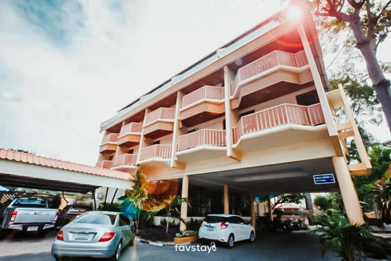 Twin Palms Suites And Residence Pattaya Luaran gambar