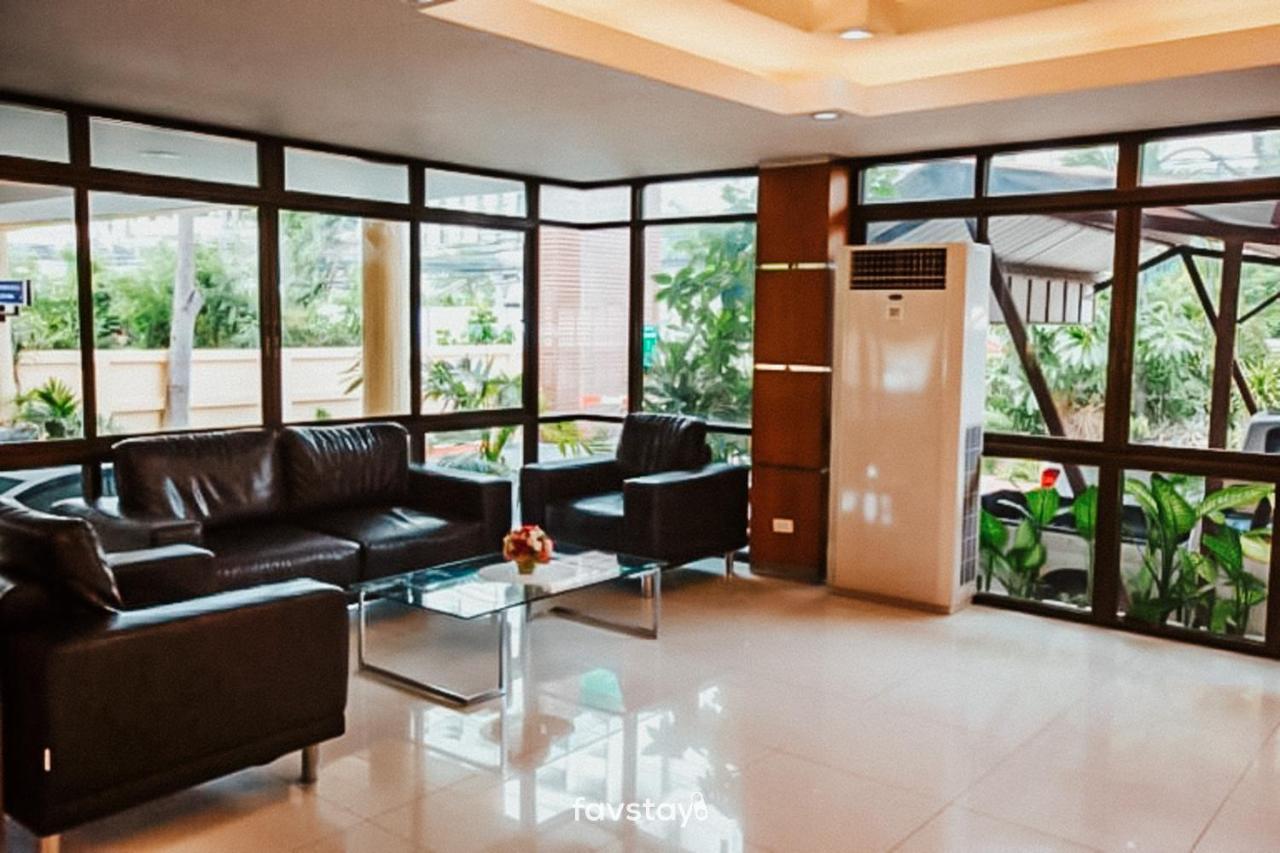 Twin Palms Suites And Residence Pattaya Luaran gambar