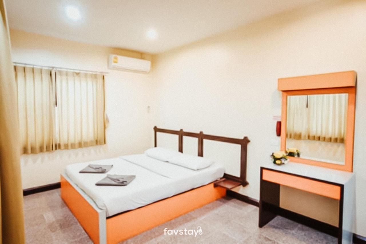 Twin Palms Suites And Residence Pattaya Luaran gambar