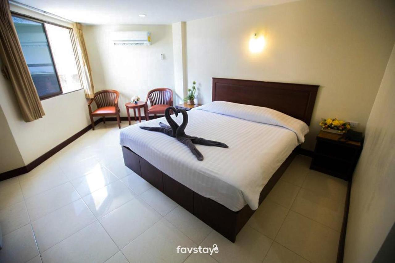 Twin Palms Suites And Residence Pattaya Luaran gambar