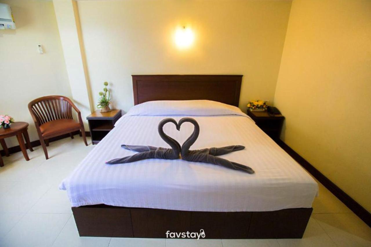 Twin Palms Suites And Residence Pattaya Luaran gambar