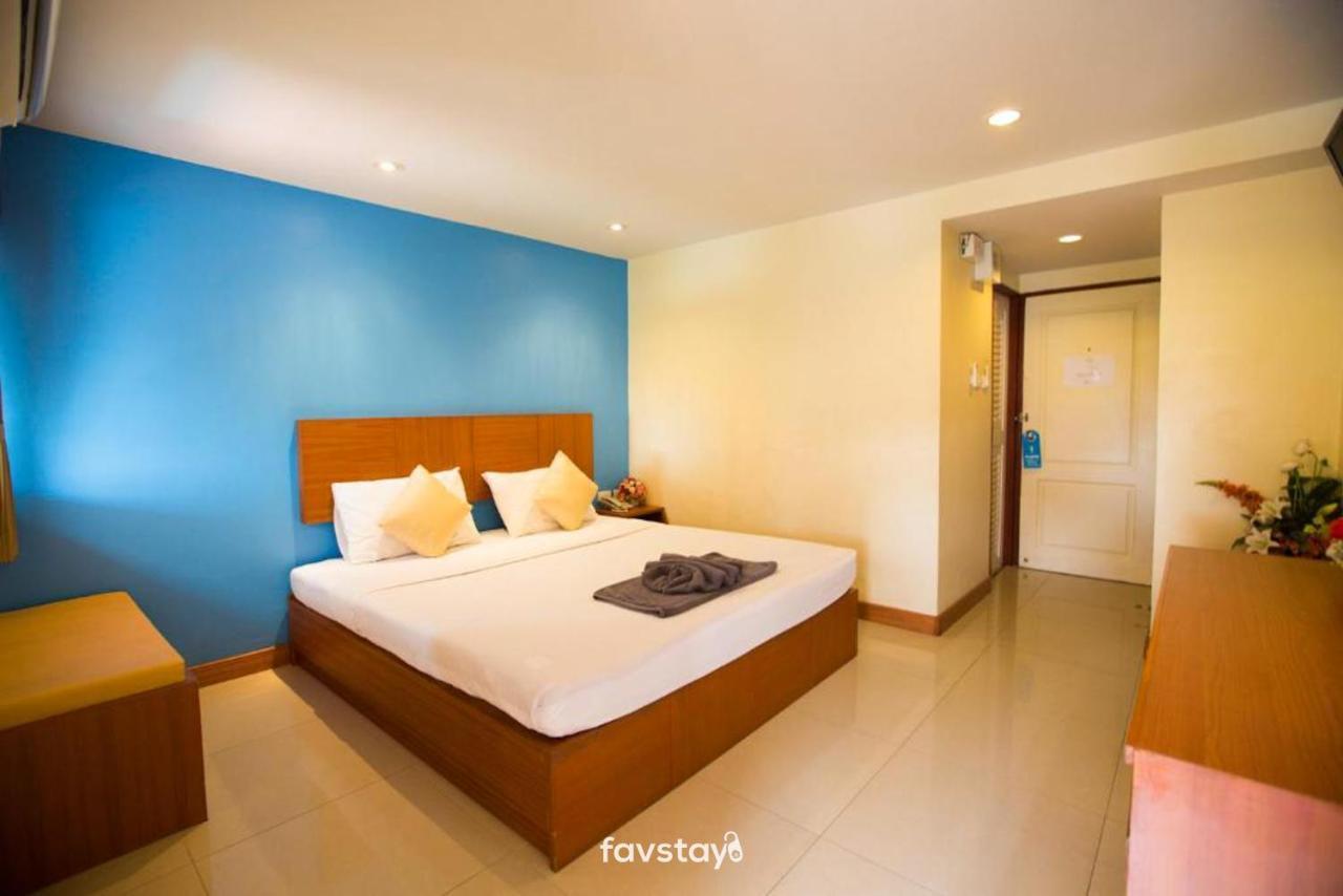 Twin Palms Suites And Residence Pattaya Luaran gambar