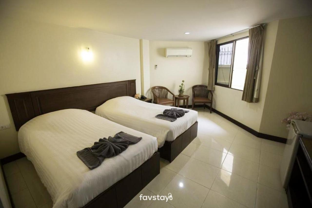 Twin Palms Suites And Residence Pattaya Luaran gambar