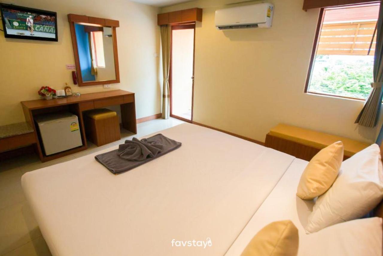 Twin Palms Suites And Residence Pattaya Luaran gambar