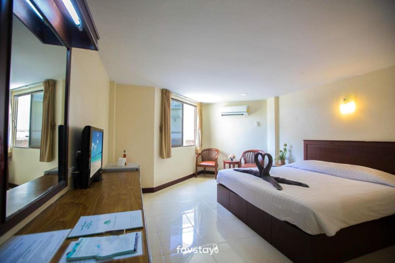 Twin Palms Suites And Residence Pattaya Luaran gambar