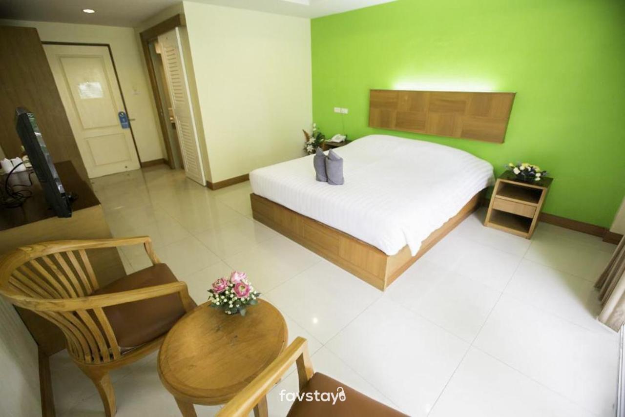 Twin Palms Suites And Residence Pattaya Luaran gambar